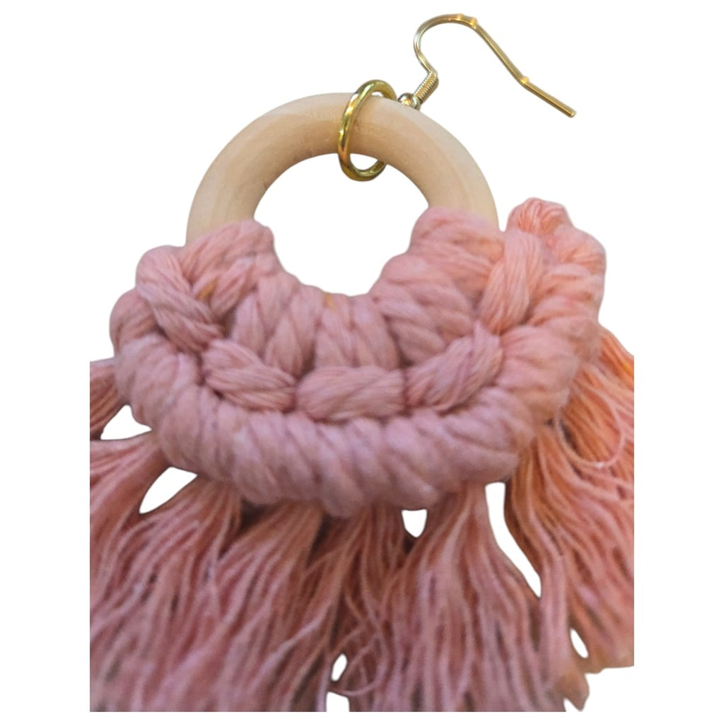 マクラメ　ピアス　ウッドリング　Pink