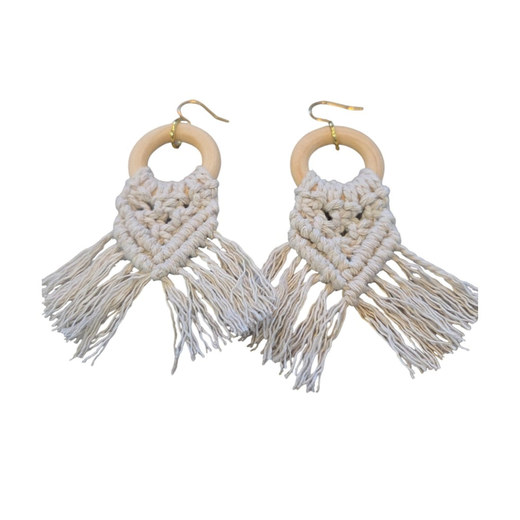 マクラメ ピアス ウッドリング White – 【ハワイアン雑貨】Remote Port