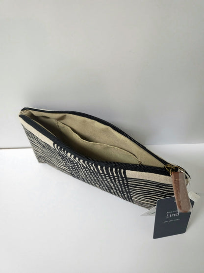 Gap Pouch Handwritten Check